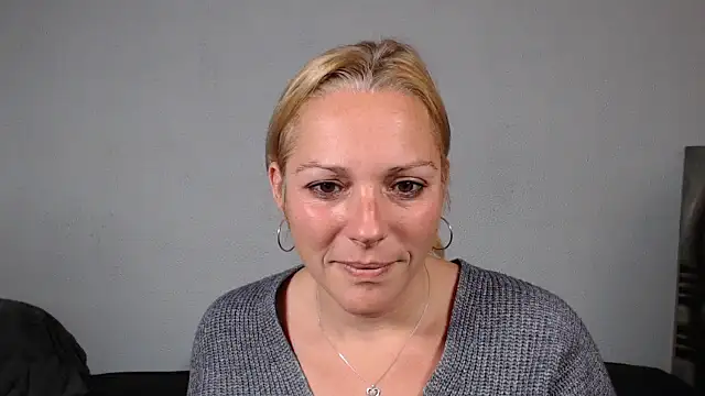 Doucelouve9 online show from 12-18-25, 05:17