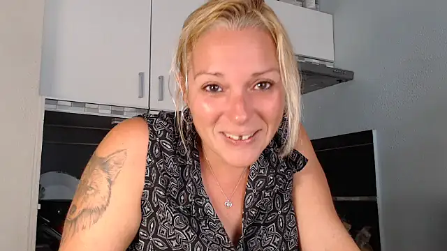 Doucelouve9 online show from 09-24-25, 10:44