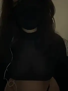 Snapshot of Rouh_ chatting on 01-12-25, 11:04 Rouh online show from 01-12-25, 11:04