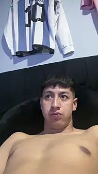 Snapshot of Stiven_017 chatting on 02-14-26, 01:39 Stiven 017 online show from 02-14-26, 01:39