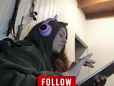 Snapshot of jessiburningheels chatting on 03-23-26, 09:31 jessiburningheels online show from 03-23-26, 09:31