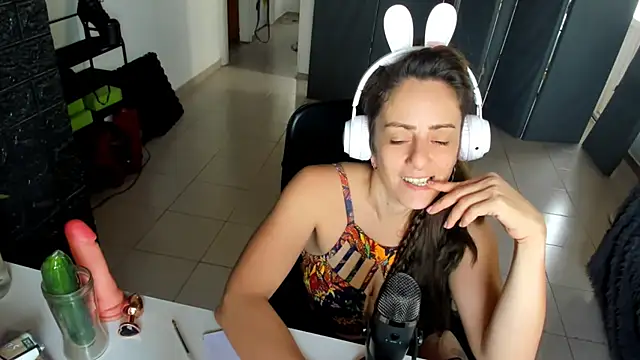 jessiburningheels online show from 02-28-25, 01:03