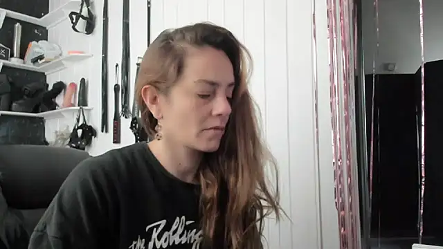 jessiburningheels online show from 11-07-25, 12:21