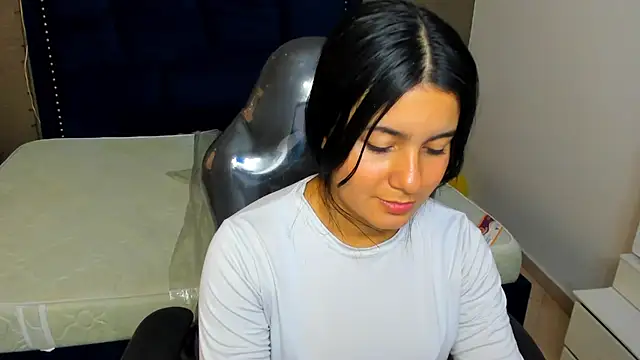 MaiteFlores online show from 04-15-26, 03:27