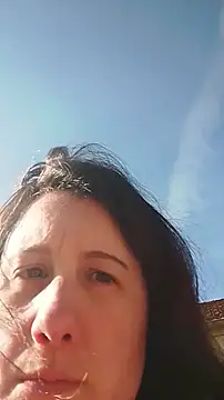 Snapshot of Lauzo21 chatting on 03-06-25, 01:35 Lauzo21 online show from 03-06-25, 01:35