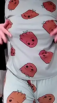 Snapshot of Lauzo21 chatting on 03-12-25, 11:32 Lauzo21 online show from 03-12-25, 11:32