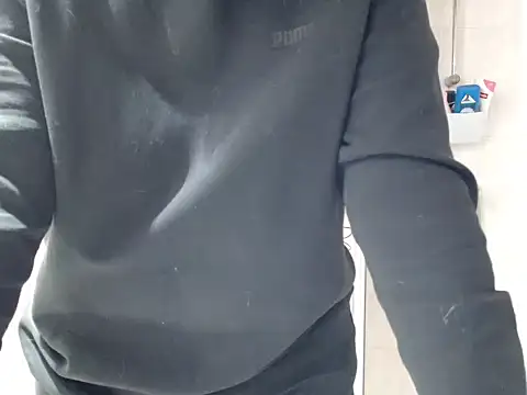 Lauzo21 online show from 12-22-25, 03:23