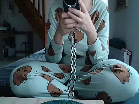 Snapshot of Lauzo21 chatting on 09-23-25, 05:36 Lauzo21 online show from 09-23-25, 05:36