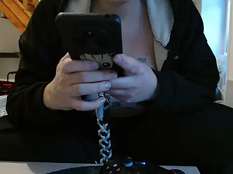 Lauzo21 online show from 11-18-25, 06:39