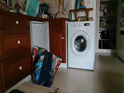 Snapshot of Lauzo21 chatting on 10-27-25, 12:50 Lauzo21 online show from 10-27-25, 12:50