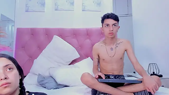 Snapshot of Abby_and_Nick_ chatting on 12-11-24, 07:03 Abby and Nick online show from 12-11-24, 07:03