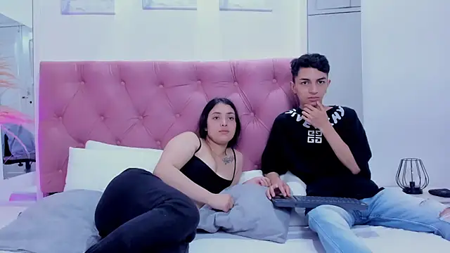 Snapshot of Abby_and_Nick_ chatting on 12-11-24, 03:58 Abby and Nick online show from 12-11-24, 03:58