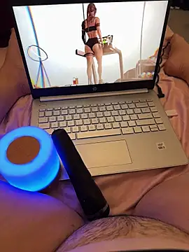 yourcutesarah online show from 10-24-25, 11:42