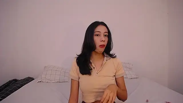 LizzyCox online show from 12-18-24, 06:21