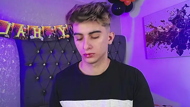 Snapshot of MrWilliseo chatting on 10-14-25, 07:58 MrWilliseo online show from 10-14-25, 07:58