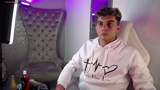 Snapshot of MrWilliseo chatting on 09-12-25, 07:57 MrWilliseo online show from 09-12-25, 07:57