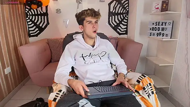 Snapshot of MrWilliseo chatting on 10-12-25, 07:37 MrWilliseo online show from 10-12-25, 07:37