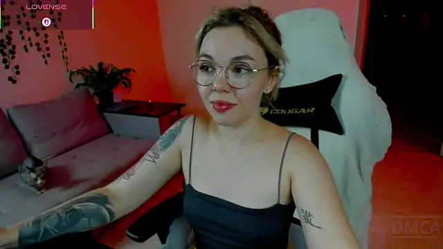 whoa-hoa-hoa-hoa-hoa online show from 11-12-25, 05:28