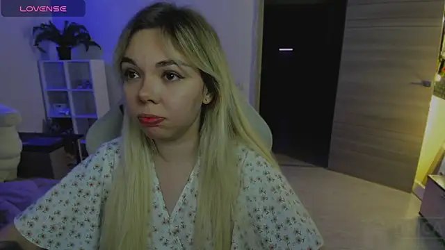 whoa-hoa-hoa-hoa-hoa online show from 12-21-25, 05:25