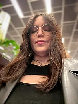 meow girl online show from 12-16-25, 09:57