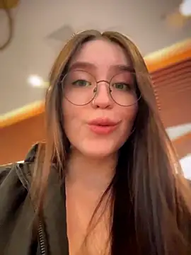 Snapshot of meow_girl chatting on 04-23-26, 08:32 meow girl online show from 04-23-26, 08:32
