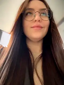 Snapshot of meow_girl chatting on 04-18-26, 11:45 meow girl online show from 04-18-26, 11:45