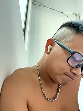 lixiaoshuai8 online show from 10-20-25, 04:36