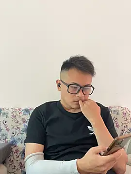 lixiaoshuai8 online show from 03-11-25, 04:41