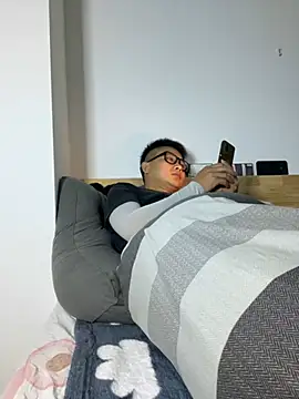 lixiaoshuai8 online show from 03-09-25, 02:21