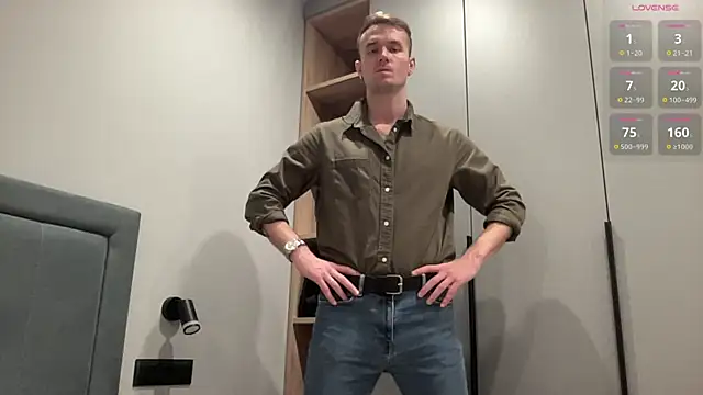 cute mark online show from 10-28-25, 05:23