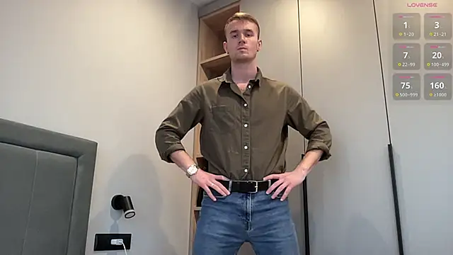 cute mark online show from 10-29-25, 01:21