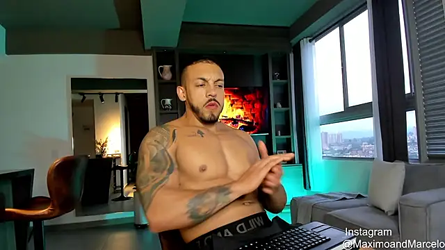 Snapshot of Maximo_Marcelo chatting on 02-14-25, 11:09 Maximo Marcelo online show from 02-14-25, 11:09