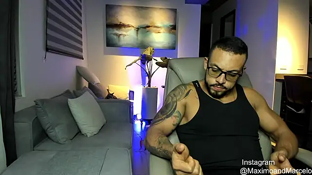 Snapshot of Maximo_Marcelo chatting on 03-18-25, 11:20 Maximo Marcelo online show from 03-18-25, 11:20