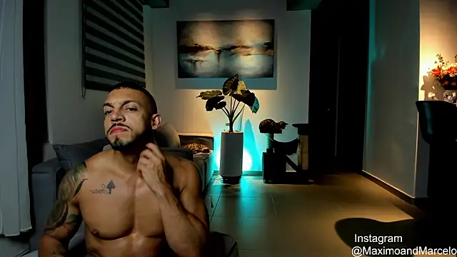 Snapshot of Maximo_Marcelo chatting on 02-21-25, 02:06 Maximo Marcelo online show from 02-21-25, 02:06