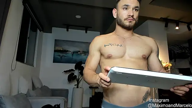 Snapshot of Maximo_Marcelo chatting on 02-25-25, 11:37 Maximo Marcelo online show from 02-25-25, 11:37