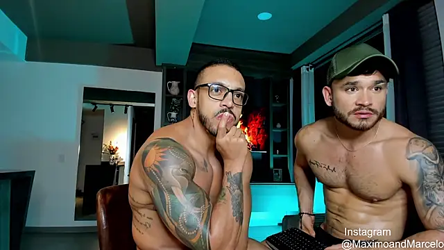 Snapshot of Maximo_Marcelo chatting on 02-18-25, 02:38 Maximo Marcelo online show from 02-18-25, 02:38