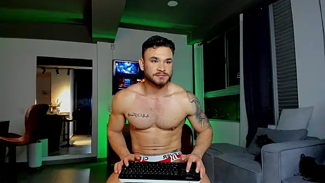 Snapshot of Maximo_Marcelo chatting on 02-05-25, 02:08 Maximo Marcelo online show from 02-05-25, 02:08