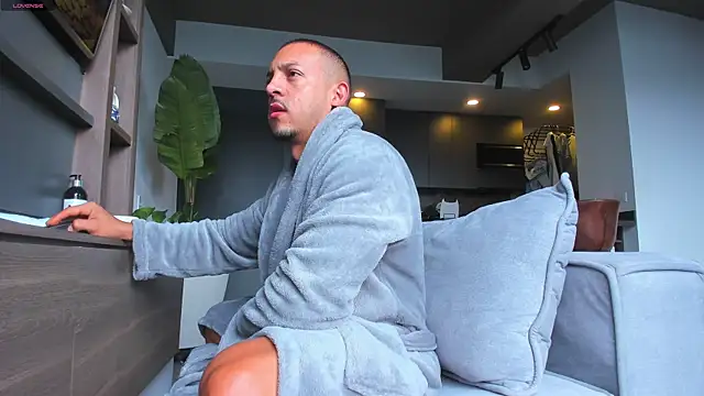 Maximo Marcelo online show from 12-03-25, 12:04