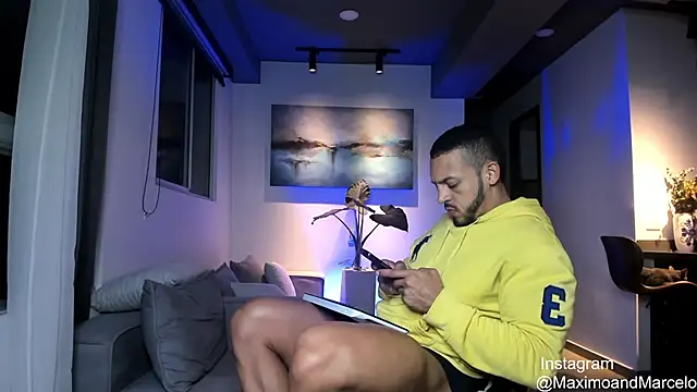 Snapshot of Maximo_Marcelo chatting on 03-04-25, 02:06 Maximo Marcelo online show from 03-04-25, 02:06