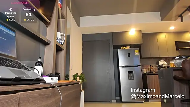 Snapshot of Maximo_Marcelo chatting on 09-29-25, 10:48 Maximo Marcelo online show from 09-29-25, 10:48