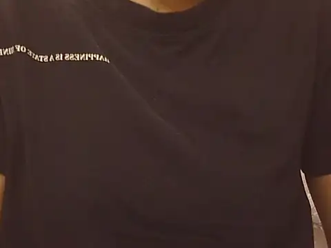 Snapshot of _FluffyHxney_ chatting on 11-04-25, 08:12 FluffyHxney online show from 11-04-25, 08:12