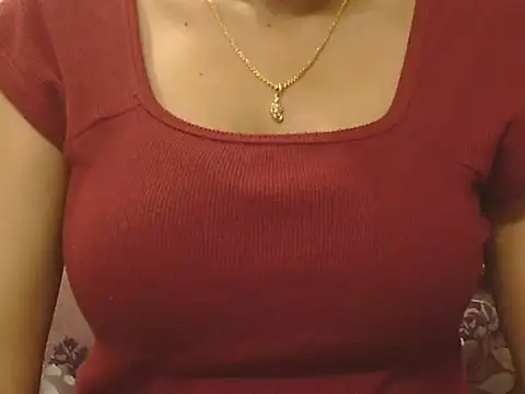 Snapshot of _FluffyHxney_ chatting on 10-05-25, 07:26  FluffyHxney  online show from 10-05-25, 07:26