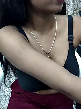 Snapshot of Ishaani_0 chatting on 03-12-25, 12:04 Ishaani 0 online show from 03-12-25, 12:04