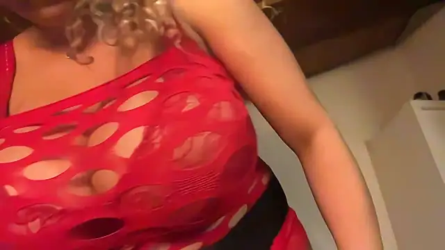 Snapshot of SCARLET-SANTANA chatting on 02-18-26, 10:06 SCARLET-SANTANA online show from 02-18-26, 10:06