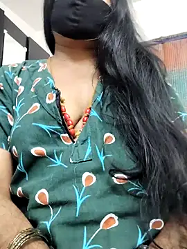 Snapshot of Tamilrojanew chatting on 05-11-26, 04:37 Tamilrojanew online show from 05-11-26, 04:37