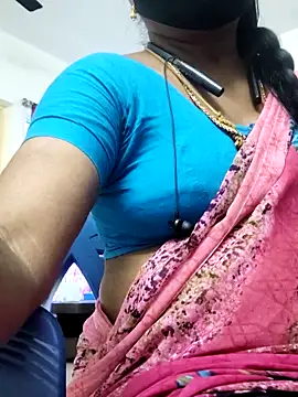 Snapshot of Tamilrojanew chatting on 05-13-26, 07:15 Tamilrojanew online show from 05-13-26, 07:15