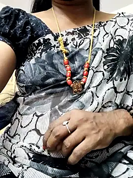 Snapshot of Tamilrojanew chatting on 04-22-26, 06:31 Tamilrojanew online show from 04-22-26, 06:31