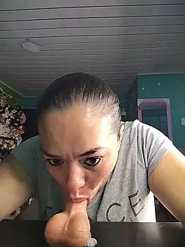 Snapshot of emily_sweet13 chatting on 06-03-26, 12:28 emily sweet13 online show from 06-03-26, 12:28