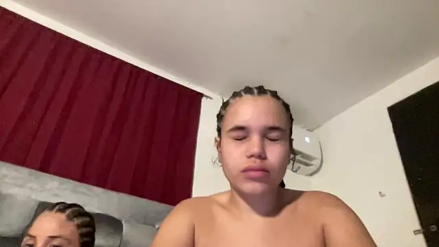 Snapshot of brithneysquirt chatting on 03-11-25, 07:46 brithneysquirt online show from 03-11-25, 07:46