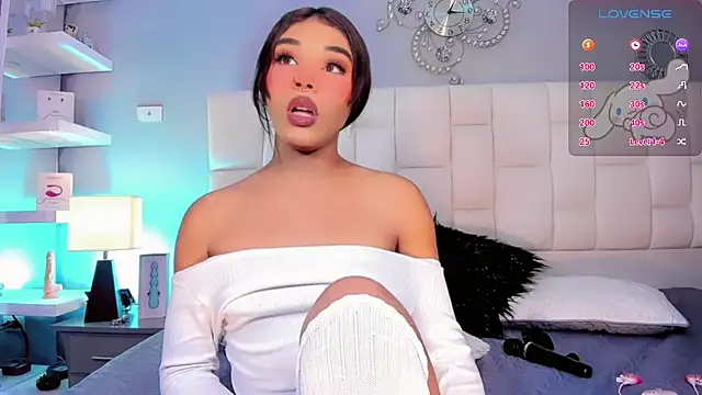 Snapshot of ValentinaMarinn chatting on 03-08-25, 11:49 ValentinaMarinn online show from 03-08-25, 11:49